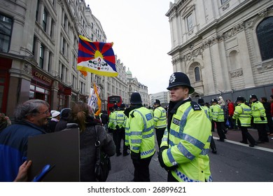 LONDON - APRIL 06 : Free Tibet Demonstration Against China At Olympic Torch Relay Run On April 06, 2008 In London, United Kingdom. Demonstrators Were Angered By Chinese Oppression In Tibet.