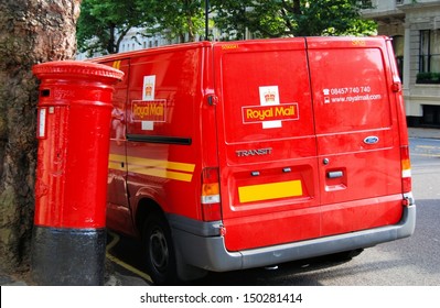 LONDON - AUGUST 6:  Red Pillar Box And Royal Mail Van On August 6, 2008 In London, England.  The British Mail System Has Been Around For 100s Of Years.