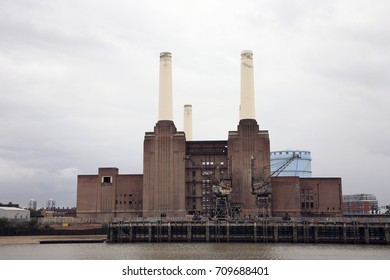 London Battersea Powerstation, Located In Wandsworth,  Was Abandoned Factory Power Station. This Iconic Landmark Is Sold For 400 Million Pounds And Being Renovated For A Shopping Center.
