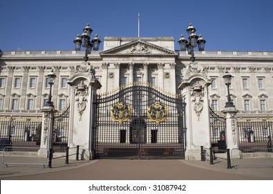 London - Buckingham palace and gate