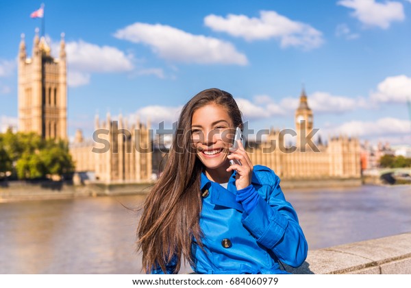 London City Businesswoman Calling On Mobile Stock Photo 684060979 ...