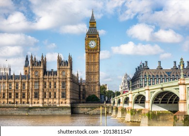 Antecedentes de las vacaciones en la ciudad de Londres. Big Ben y las cámaras del parlamento con el puente Westminster en Londres, Inglaterra, Gran Bretaña, Reino Unido.