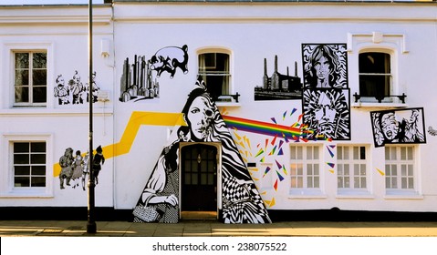 LONDON - DECEMBER 6. Street art at Chelsea Arts Club based on the 1939 film The Wizard of Oz and synchronicity with Pink Floyd's The Dark side of the Moon album, on December 6, 2014; Chelsea, London.