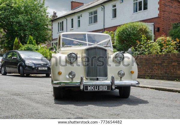 london, england, 05/08/2016, A beautiful vintage\
retro immaculate rolls royce phantom princess motor vehicle,\
waiting to pick up a bride and take her to a wedding. Exclusive\
luxury wedding travel.