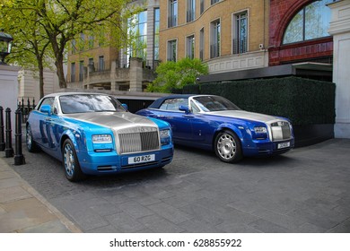 London, England - 10.04.17: Two Rolls-Royce Luxury Cars Are Parked Outside The Wellesley Hotel In Knightsbridge District. Phantom Drophead Coupe Is One Of The Most Expensive Models Of Rolls-Royce. 