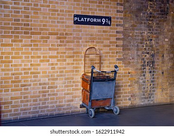 Harry Potter's Platform 9 & 3/4 Of King's Cross Station Wall Street Backdrop 
