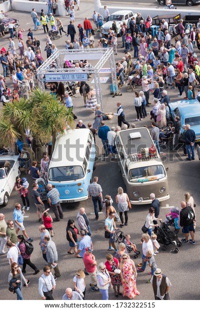 london, england, 15/01/2020 Before the coronavirus\
pandemic, crowds and people socialising at a vintage car show in\
england. People close to each other in a busy packed car event\
spreading the virus.