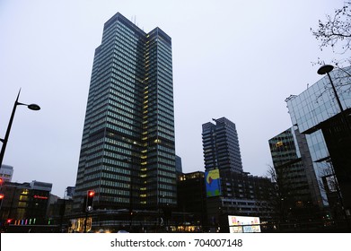 LONDON, ENGLAND- 4 JANUARY 2015: View Of City Scape At Liverpool Street In The Fog And Dark Environment In The Evening.  It Is The North-eastern Corner Of The City Of London, England, UK