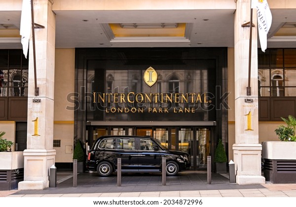 London,\
England - August 2021: London taxi cab parked outside the entrance\
to the Intercontinental hotel on Park\
Lane