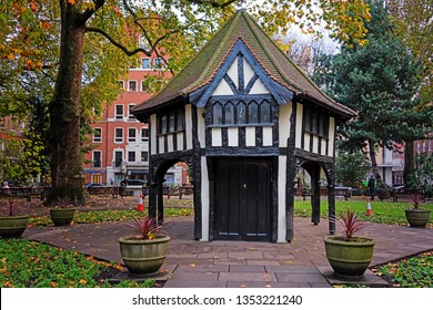 LONDON / ENGLAND – November 05 2017: The Hut In Soho Square. Tourism Concept