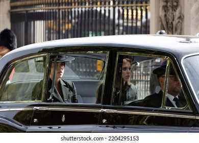 LONDON, ENGLAND - SEPTEMBER 19, 2022: Princesses Beatrice And Eugenie Of York Pass Buckingham Palace In A Vintage Rolls Royce In The Funeral Cortege Of Queen Elizabeth II.