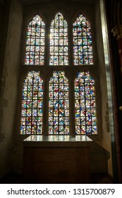 LONDON, ENGLAND, THE TOWER OF LONDON, September 2018. A Set Of 6 Piece Beautiful Stained Glass Window. 