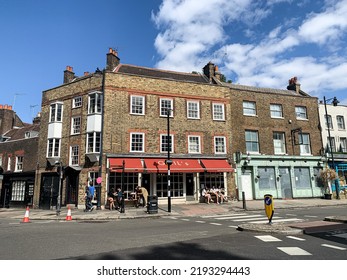 London, England, UK - 20.08.2022. Street View Of Highgate High Street. Fragment Of Facade Of Local Small Shops. North Of London. A View Down Characterful Highgate High Street. Victorian And Georgian