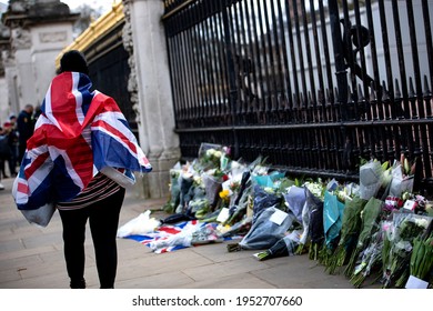 London, England, UK - April 9, 2021: Laying Of Flowers Tribute For Prince Philip, Duke Of Edinburgh, At Buckingham Palace Gate Credit: Loredana Sangiuliano