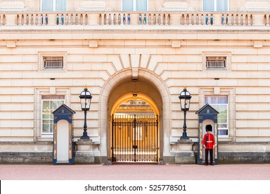 London, England, UK - July 30, 2014: The Queen's Guard at the entrance of Buckingham Palace. Buckingham Palace is the London residence of the reigning monarch of the United Kingdom.