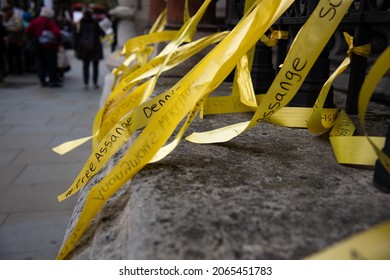 London, England, UK - October 28, 2021: Ribbons in support of Julian Assange are displayed at the Free Assange Protest at the Royal Courts of Justice. Credit: Loredana Sangiuliano
