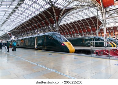 LONDON, England, United Kingdom-November 2021:Wide Angle Photo Of High Speed Great Western Railway Train At Platform One In Paddington Train Station In Central London.