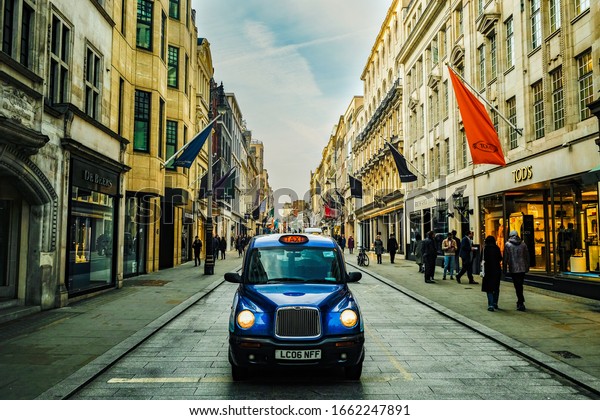 LONDON- JANUARY, 2020:  A London taxi cab on Bond\
Street, an upmarket West End street famous for its designer and\
luxury shops