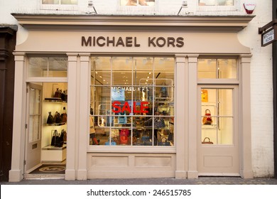 Tegn et billede kompensere midt i intetsteds London January 22nd Exterior Michael Kors Stock Photo (Edit Now) 246515785