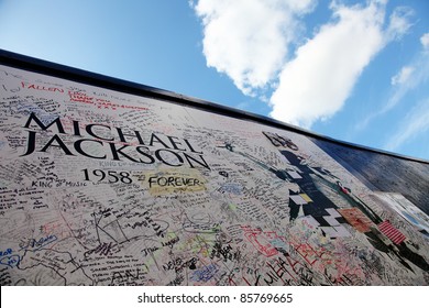 LONDON - JULY 24 : Memorial For Michael Jackson At The O2 Arena On July 24, 2009 In London.