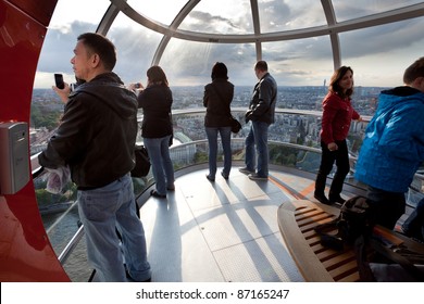 LONDON - JUNE 10: Unidentified Tourists In London Eye Cabin Observe The City From A Bird's Eye View On June 10, 2011 In London, UK. It's Tallest Ferris Wheel In Europe 135m (443ft) And Most Popular Paid Tourist Attraction In UK