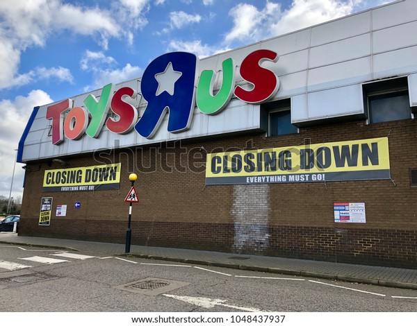 LONDON - MARCH 16, 2018: Closing down price\
reduction banners at Toys R Us following the liquidation of the\
company in Brent Cross, North London,\
UK.