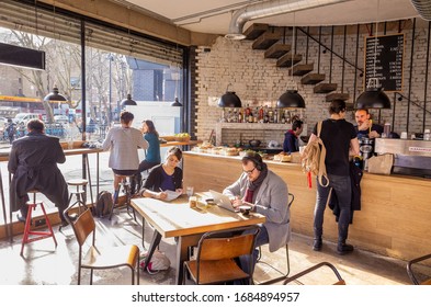 LONDON - MARCH 5, 2014: Fashionable Young Professionals At The Shoreditch Grind Cafe On Old Street Roundabout