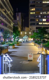 LONDON - May 17, 2022: St Thomas' Hospital Entrance At Night