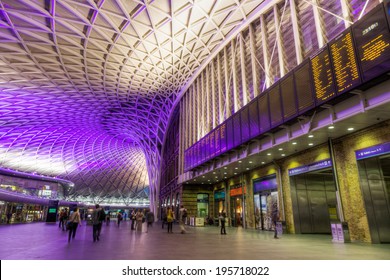 LONDON - MAY 19: Ticket Hall Of The Kings Cross Station With Unidentified People On May 19, 2014 In London. It Is One Of The Main Stations Of London, The Modern Renovation Was Designed By John McAslan