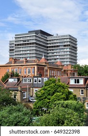 LONDON - MAY 20, 2017. The 1973 Charing Cross Hospital, Designed By Ralph Tubbs, Towers Above Melcombe Primary School And Nearby Early 20th Century Terraced Houses At Hammersmith, London.