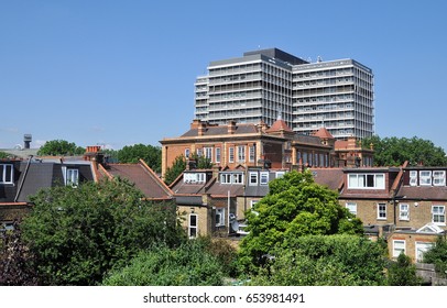 LONDON - MAY 20, 2017. The 1973 Charing Cross Hospital, Designed By Ralph Tubbs, Towers Above Melcombe Primary School And Nearby Early 20th Century Terraced Houses At Hammersmith, London.