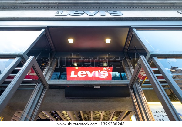levis store regents street