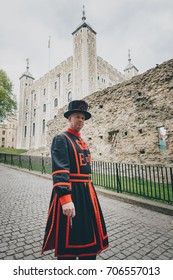 LONDON - MAY 9 2017: Beefeater Guard Or Yeoman Warder At The Tower Of London. In Principle They Are Responsible For Looking After Any Prisoners In The Tower And Safeguarding The British Crown Jewels