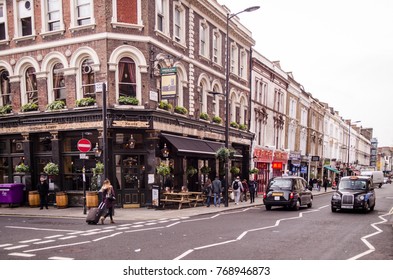 LONDON- NOVEMBER, 2017: A London Street Scene On Praed Street, Close To Paddington Station And St Mary's Hospital. A Busy Part Of The City Woth Many Shops And Restaurants. 