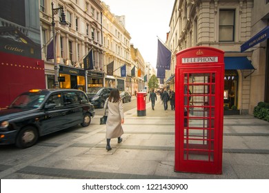 LONDON- OCTOBER, 2018: Bond Street, Mayfair. A World Famous Luxury Shopping Destination For Art, Jewellery And High End Fashion