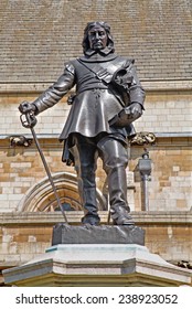 London - The Oliver Cromwell Memorial By Hamo Thornycroft And Erected In 1899