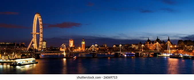 London panoramic shot at twilight,including Big Ben and Houses of Parliament.(Stitched from multiple images.)