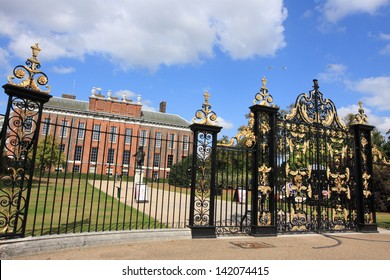 LONDON - SEPTEMBER 6: View Of Kensington Palace, A Royal Palace Since The 17th Century, On September 6, 2009 In London. The Palace Is Now The Official Residence Of Prince William And Kate Middleton.