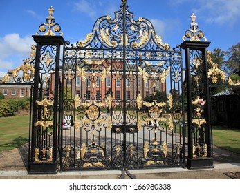 LONDON - SEPTEMBER 6: View Of Kensington Palace, A Royal Palace Since The 17th Century, On September 6, 2009 In London. The Palace Is Now The Official Residence Of Prince William And Kate Middleton. 