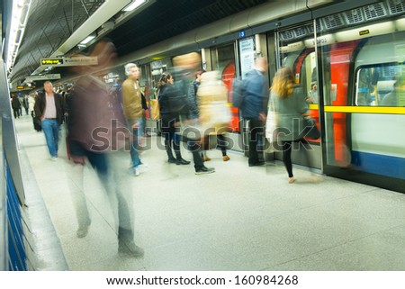 London tube train station movement 