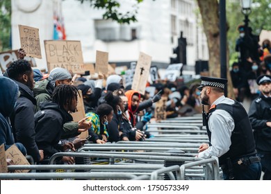 London / UK - 06/06/2020: Black Lives Matter Protest During Lockdown Coronavirus Pandemic. Peaceful Police Officer Having A Dialogue With Protesters