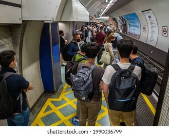 London. UK- 06.10.2021.  A Overcrowded London Underground Platform Packed With Passengers Waiting For A Delayed Train.