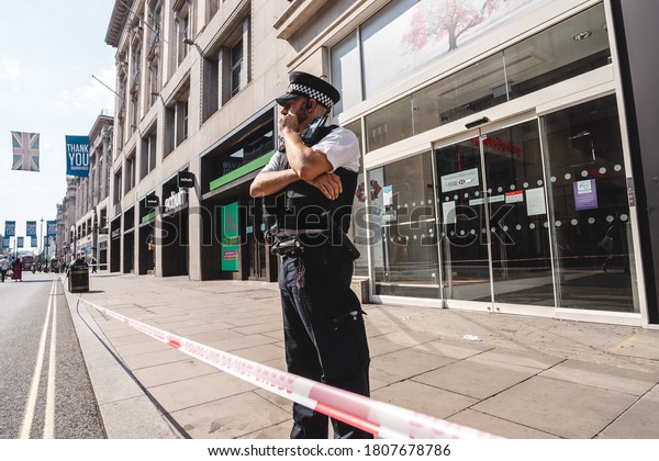 London / UK - 08/09/2020:\
Police officers securing the perimeter after stabbing in Oxford\
street