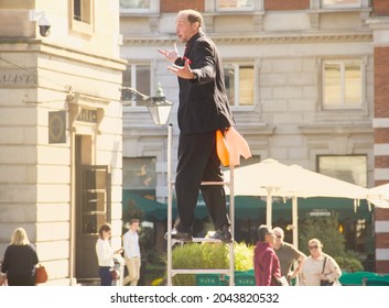 LONDON, UK - 09.19.2019: Street Performer, Covent Garden Tourist Attraction. An Unidentified Juggler Performs On The Street Of London.
Show Of A Street Juggler In Covent Garden.