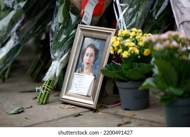 London UK 11th September 2022. Frame Portrait Of Queen Elizabeth Ii Outside Buckingham Palace Gates. Credit: John Patrick Fletcher