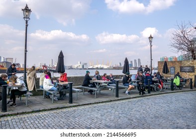 London, UK - 20 March 2022: Greenwich Pub Beer Garden Overlooking The River Thames, Greenwich, England