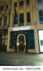 London | UK -  2020.11.07: Harry Winston Store In The Evening Closed During The Covid 19 Lockdown