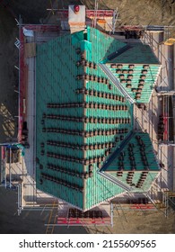 LONDON, UK - 2022: Top Down Generic Aerial Of A New Build Home With Roof Tiles Stacked On The Roof