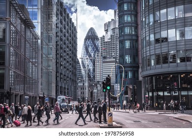 London, UK - 25 April, 2020: City Of London Street With Buses And People Passing By, Business And Banking District With Modern Skyscrapers And Corporate Buildings. 