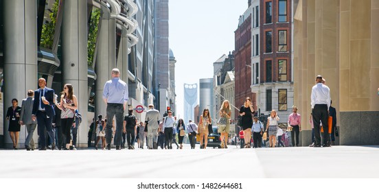 LONDON, UK - 26 June, 2018: Group Of People Walking In The City Against Of Sun Light In Hot Summer Day. Beautifully Lit Up Street By The Sun, City Of London Modern Busy Concept. Wide Panoramic View